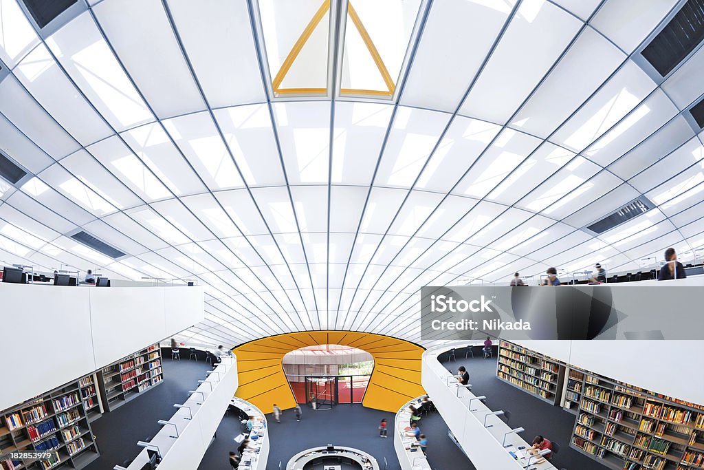 Moderne et bibliothèque - Photo de Bibliothèque libre de droits