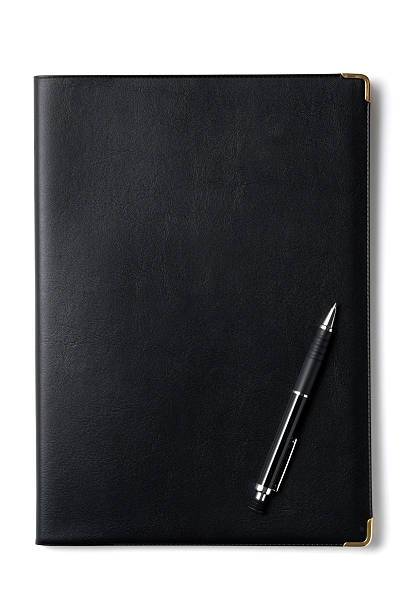 aislado negro portátil con foto de un bolígrafo sobre fondo blanco - note pad leather diary book fotografías e imágenes de stock