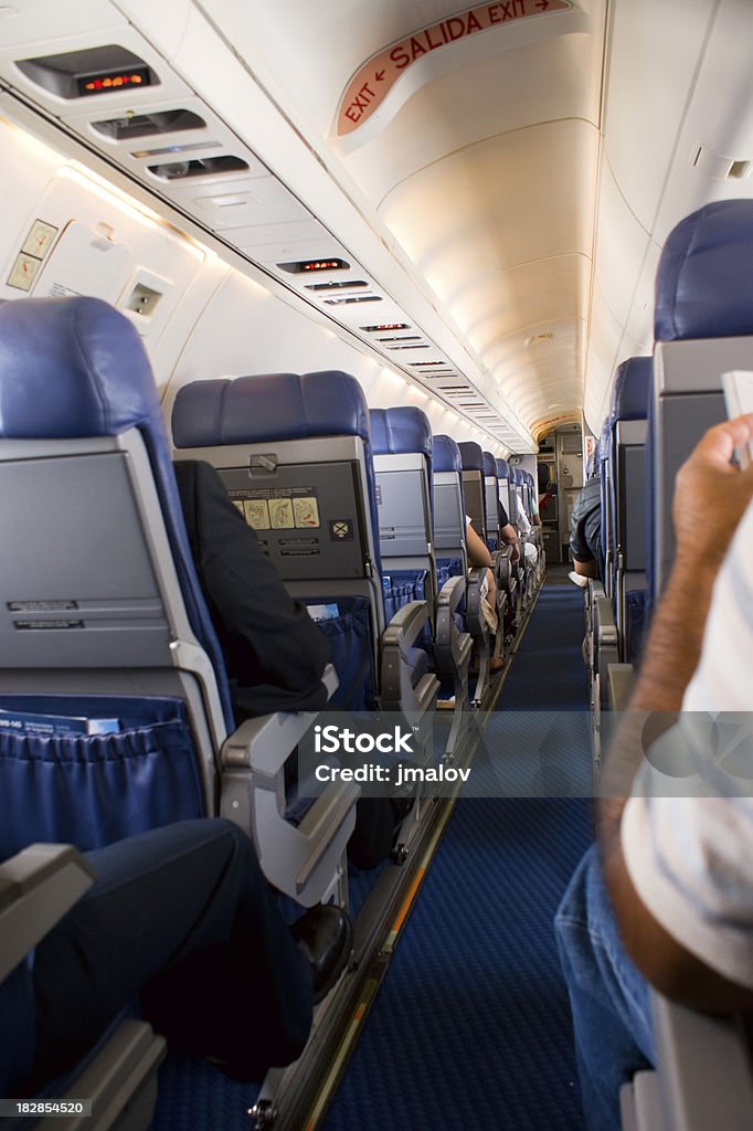 Avião assentos e corredor - Foto de stock de Assento royalty-free