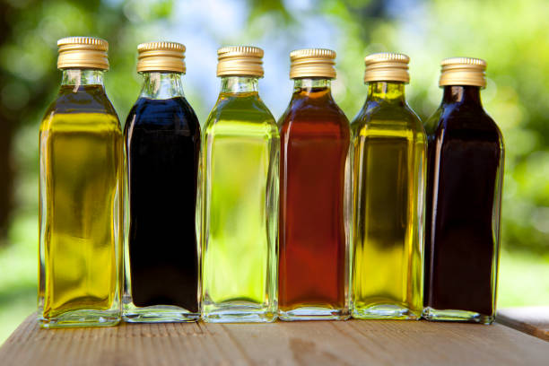 다른 오일 및 vinegars - food balsamic vinegar vinegar bottle 뉴스 사진 이미지
