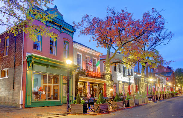 autumn in old town alexandria - distrito histórico imagens e fotografias de stock