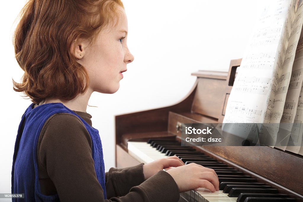 Menina tocar um piano - Royalty-free 6-7 Anos Foto de stock