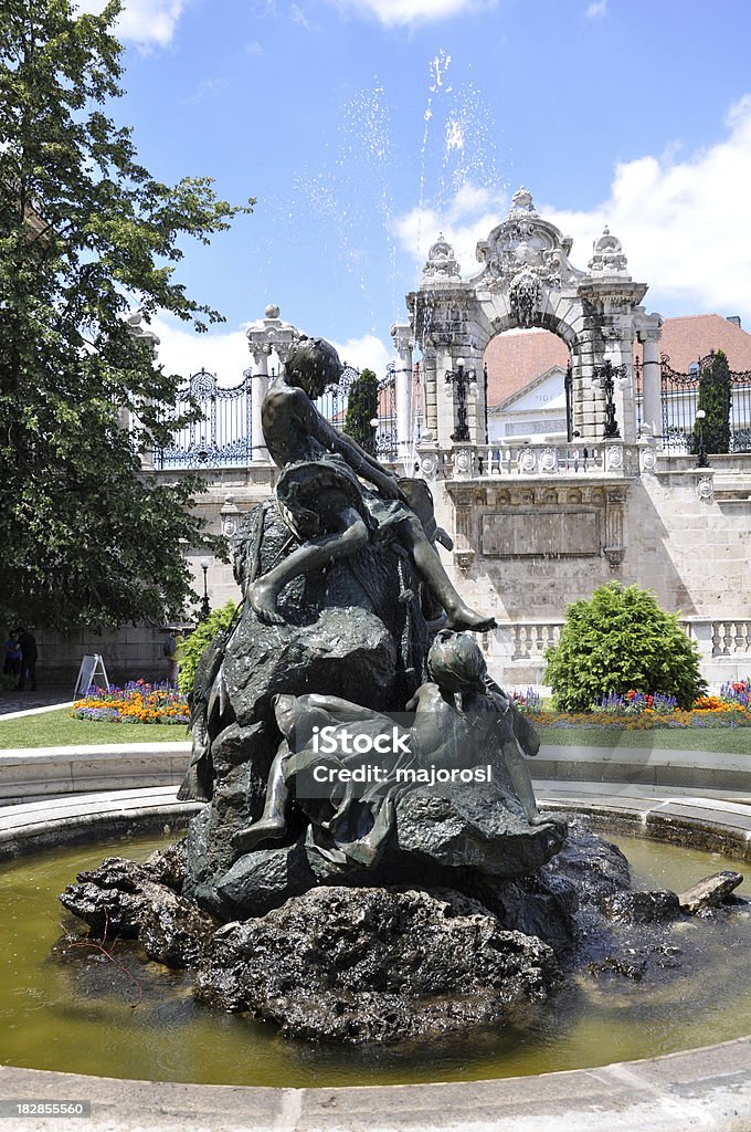 Fontanna na Zamek Królewski w Budapeszcie, w Budapest, Węgry - Zbiór zdjęć royalty-free (Architektura)
