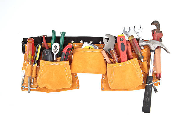 isolato carpentiere cintura di lavoro con strumenti - cintura per gli attrezzi foto e immagini stock