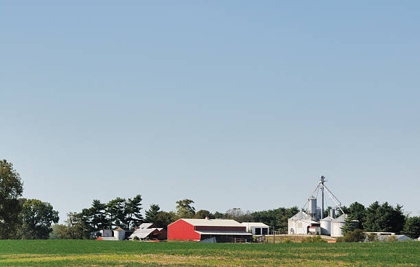 istock Indiana Farm Barn and Silo 182856107