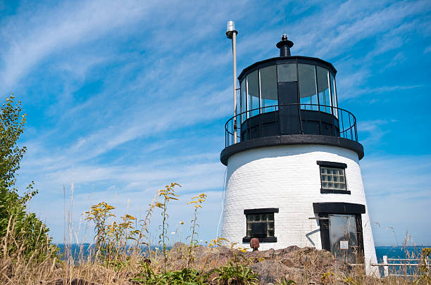 головой совы у свет на пенобскот бухта в мэн - owls head lighthouse стоковые фото и изображения