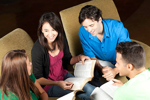 gruppo di amici studiando insieme la bibbia - small group of people group of people talking bible foto e immagini stock