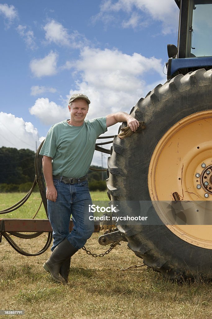 Landwirt mit Traktor - Lizenzfrei Agrarbetrieb Stock-Foto