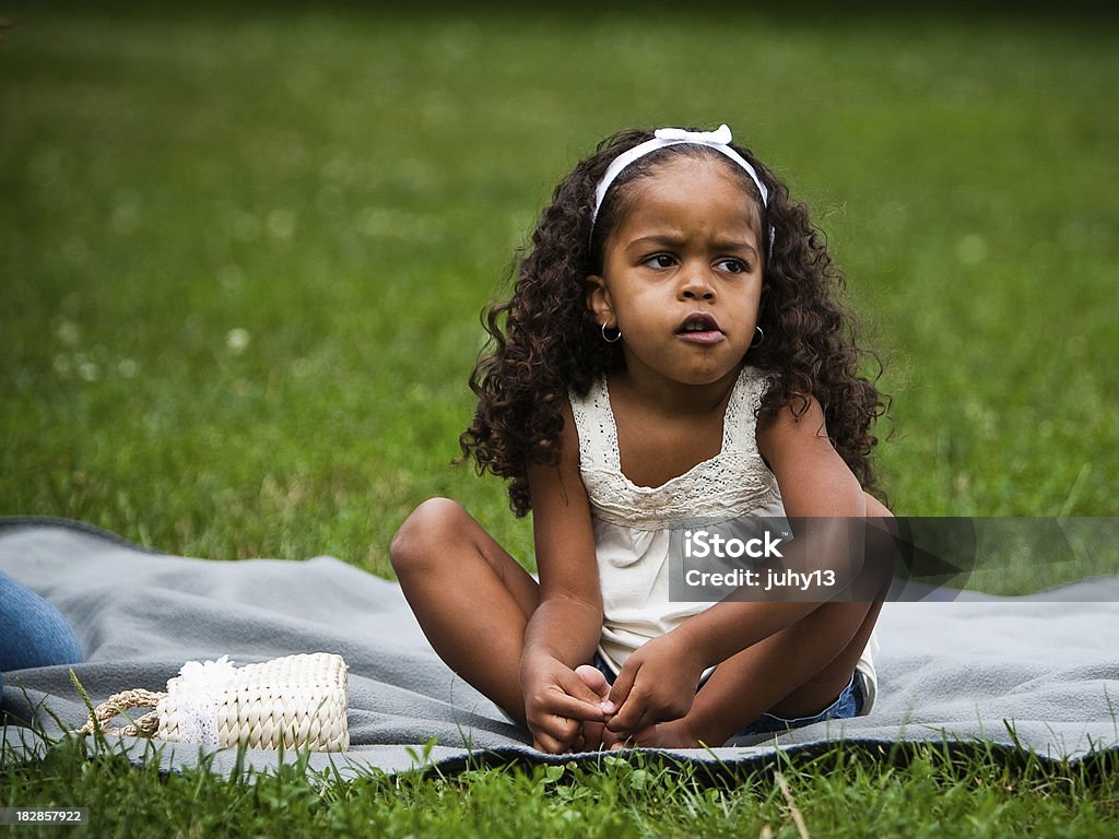 Raza mixta niño en el parque - Foto de stock de Africano-americano libre de derechos