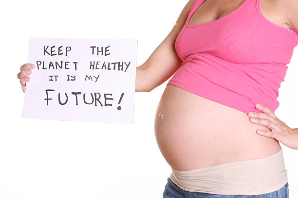 przyszłości. - human pregnancy earth globe mother zdjęcia i obrazy z banku zdjęć