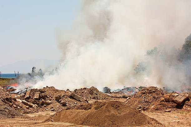 contaminación, al aire libre photo belleza de la naturaleza - iraq conflict fotografías e imágenes de stock