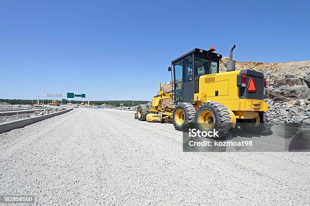 Photo libre de droit de Travaux De Voirie banque d'images et plus d'images libres de droit de Travaux de voirie - Travaux de voirie, Niveleuse, Machinerie