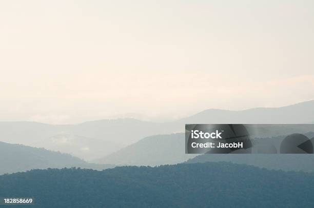 Blue Ridge Mountains - zdjęcia stockowe i więcej obrazów Appalachy - Appalachy, Australijski Outback, Bez ludzi