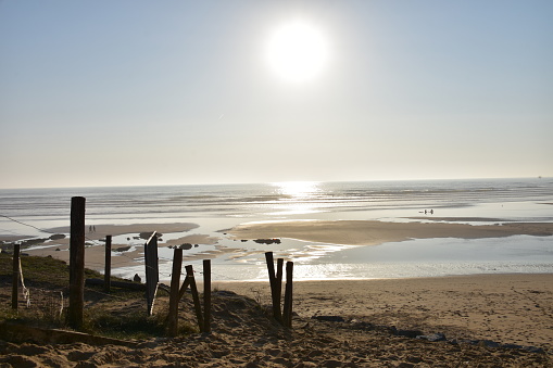 Le soleil et la plage de Guidel-Plages dans le Morbihan, en Bretagne