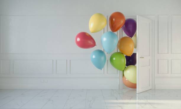 concept de célébration dans la salle avec des ballons - new year wall decoration gift photos et images de collection