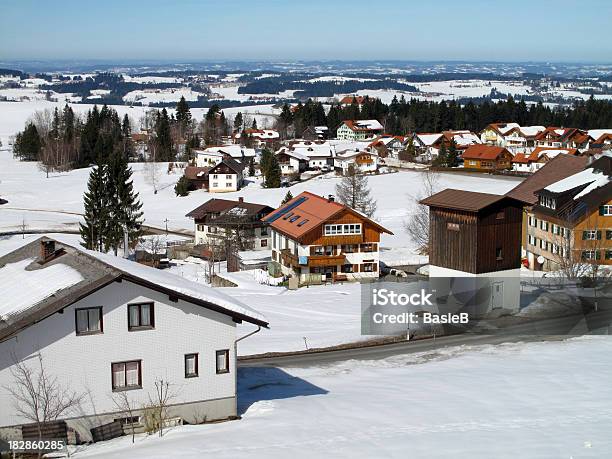 Village Mit Schnee Bedeckt In Österreich Stockfoto und mehr Bilder von Alpen - Alpen, Ansicht aus erhöhter Perspektive, Bedecken