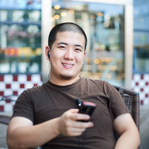 istock Enjoy the music by mp3 player 182860855