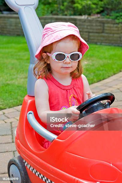 Aprender A Conduzir - Fotografias de stock e mais imagens de Carro de pedal - Carro de pedal, Criança, Vermelho