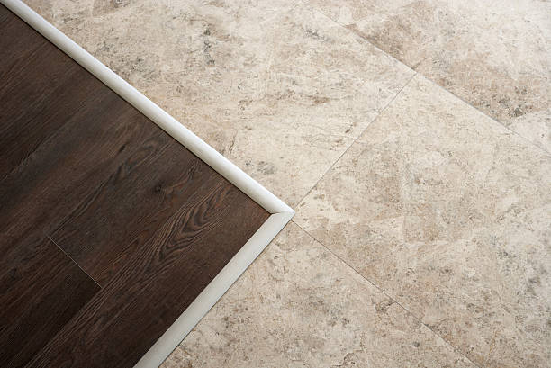 de mármol y piso de madera dura - piso antiderrapante casa fotografías e imágenes de stock