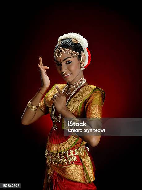 Индийский Танцор Женщины — стоковые фотографии и другие картинки Азиатского и индийского происхождения - Азиатского и индийского происхождения, Азия, Браслет