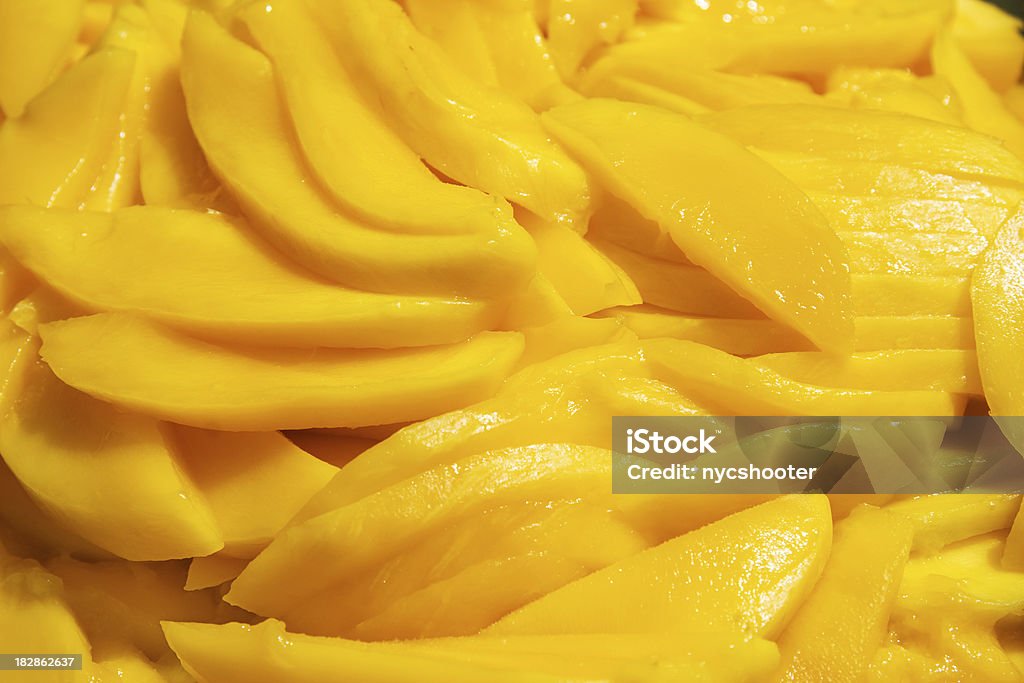 mangos en rodajas - Foto de stock de Mango - Fruta tropical libre de derechos