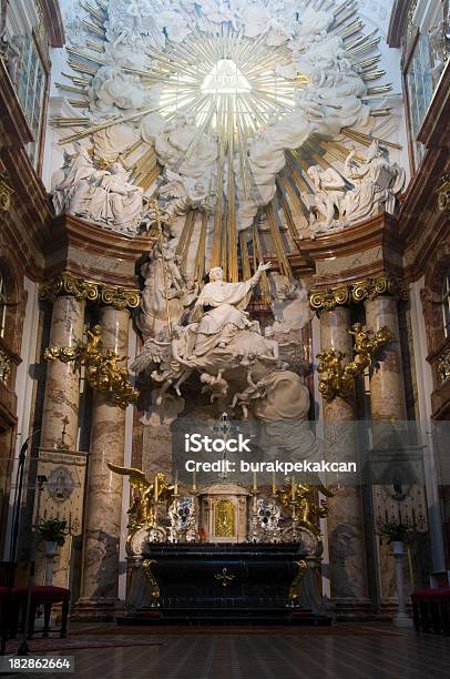 Viena Austria En El Interior Del Restaurante Church Foto de stock y más banco de imágenes de Altar