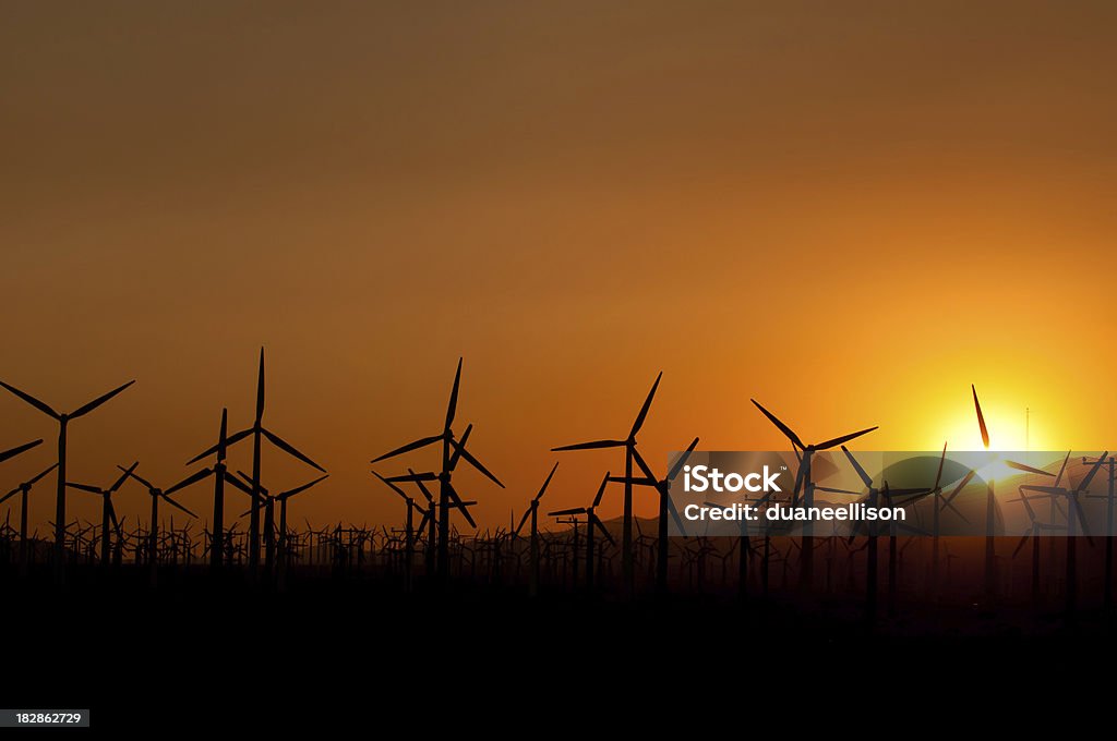 Moulin à vent au coucher du soleil - Photo de Coucher de soleil libre de droits
