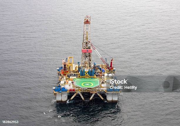 Oleju Rig Platformy - zdjęcia stockowe i więcej obrazów Platforma naftowa - Platforma naftowa, Ropa naftowa, Benzyna