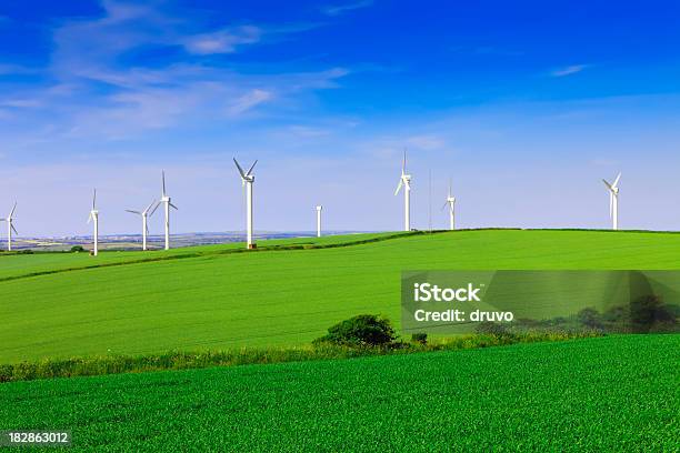 Turbinas Eólicas Foto de stock y más banco de imágenes de Aerogenerador - Aerogenerador, Agricultura, Aire libre