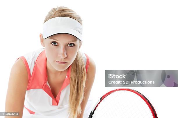 Ernste Junge Weibliche Tennis Spieler Isoliert Auf Weiss Stockfoto und mehr Bilder von Aktiver Lebensstil