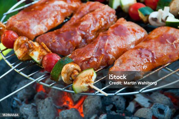 Marinierten Atlantiklachs Fleisch Auf Dem Grill Stockfoto und mehr Bilder von Filet Mignon - Filet Mignon, Mariniert, Schweinefleisch