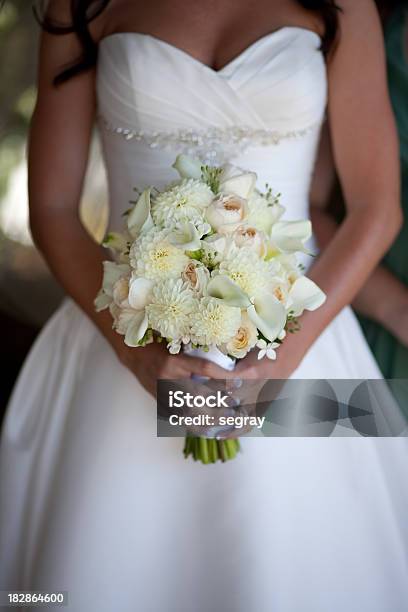 Braut Mit Bouquet Stockfoto und mehr Bilder von Blume - Blume, Blumenbouqet, Blüte