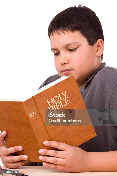 Foto de Adolescente Bíblia De Leitura e mais fotos de stock de 14-15 Anos - 14-15 Anos, Adolescente, Adolescência