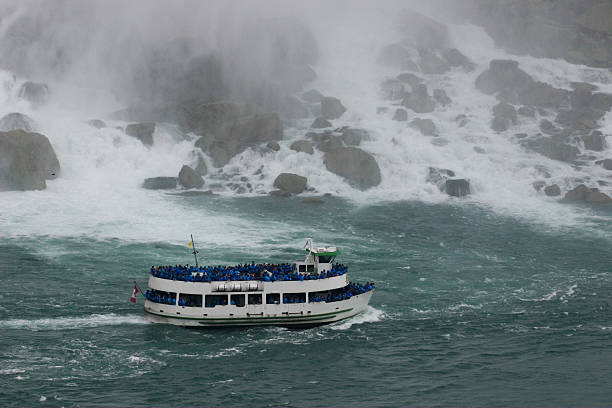 istock Tourboat at the Niagara Falls 182865203