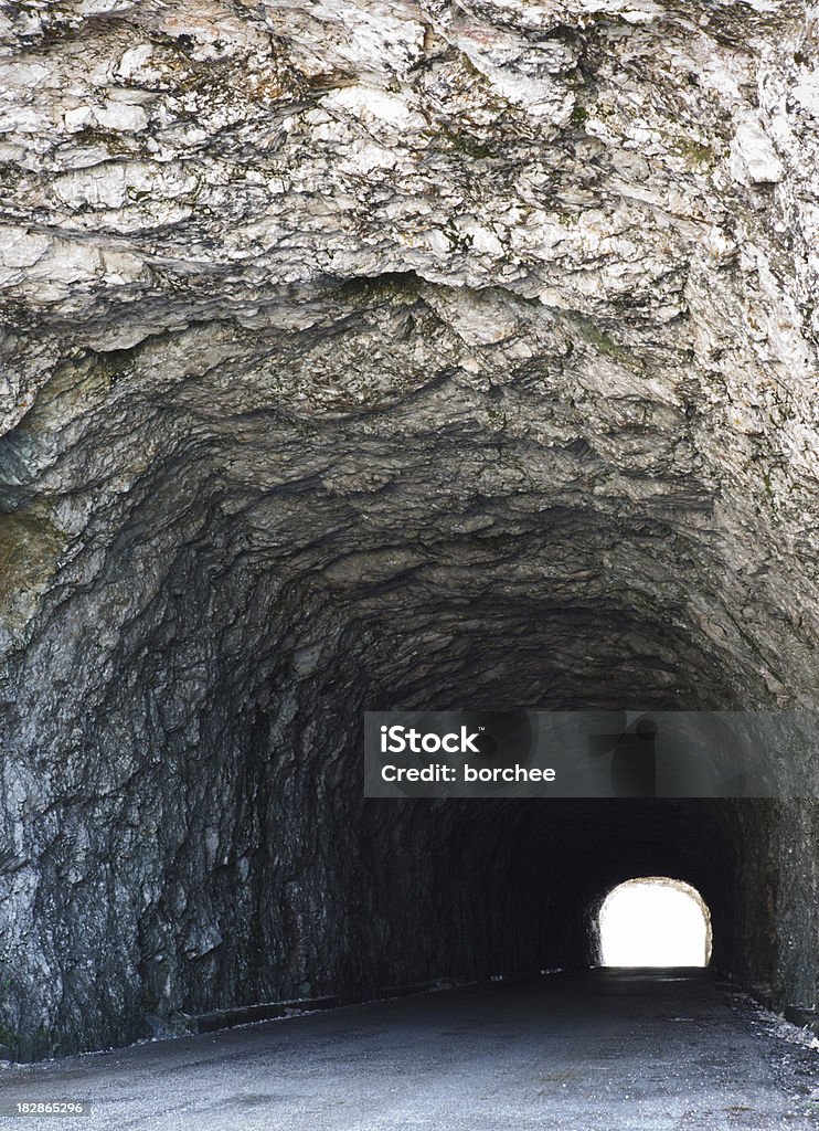 Tunnel realizzata a mano - Foto stock royalty-free di Alpi