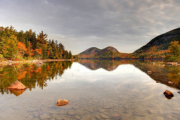 istock Autumn in Maine 182866029