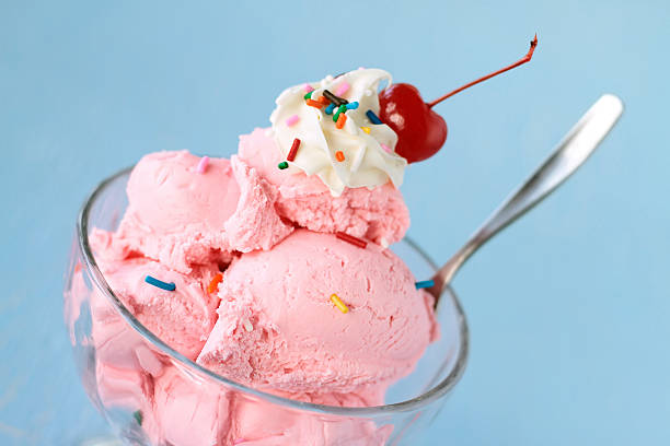 istock Strawberry Ice Cream Sundae 182866099