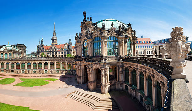 palacio de zwinger, dresden - dresde fotografías e imágenes de stock