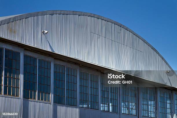 Hangarvintage - Fotografias de stock e mais imagens de Abandonado - Abandonado, Hangar, Antigo