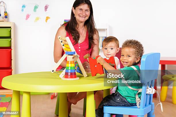 Foto de Feliz Biracial Bebêscrianças Desfrutando De Brincar Em Um Ambiente Berçário e mais fotos de stock de 12-17 meses