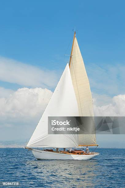 Classic Yacht Bei Einem Wettbewerb Stockfoto und mehr Bilder von Segelschiff - Segelschiff, Sport, Aktivitäten und Sport