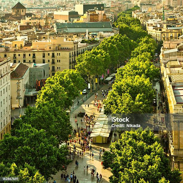 Foto de La Rambla De Barcelona e mais fotos de stock de Avenida - Avenida, Barcelona - Espanha, Bulevar