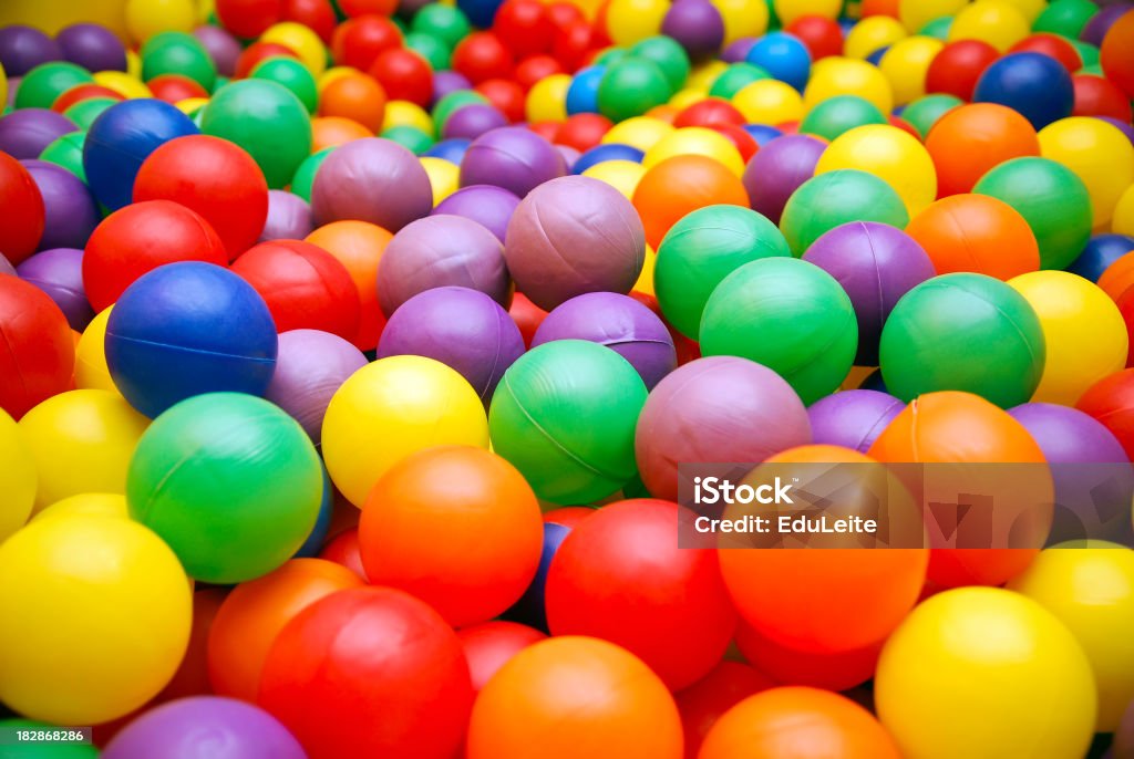 Piscina di palline close-up - Foto stock royalty-free di Arancione