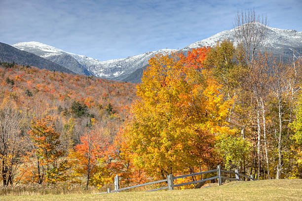 istock Autumn in New Hampshire 182868541
