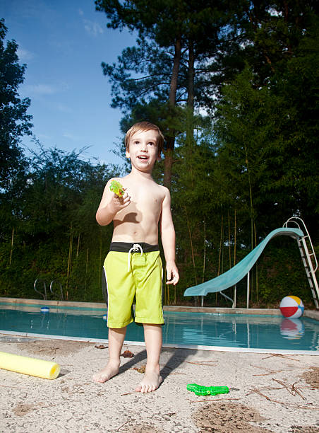 ragazzino con pistola ad acqua - wading child water sport clothing foto e immagini stock