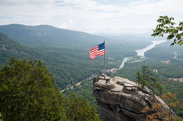 chimney rock - blue ridge mountains fotografías e imágenes de stock