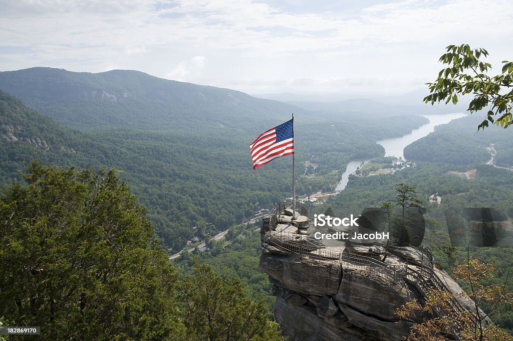 Rocha Chimney - Foto de stock de Carolina do Norte - Estado dos EUA royalty-free