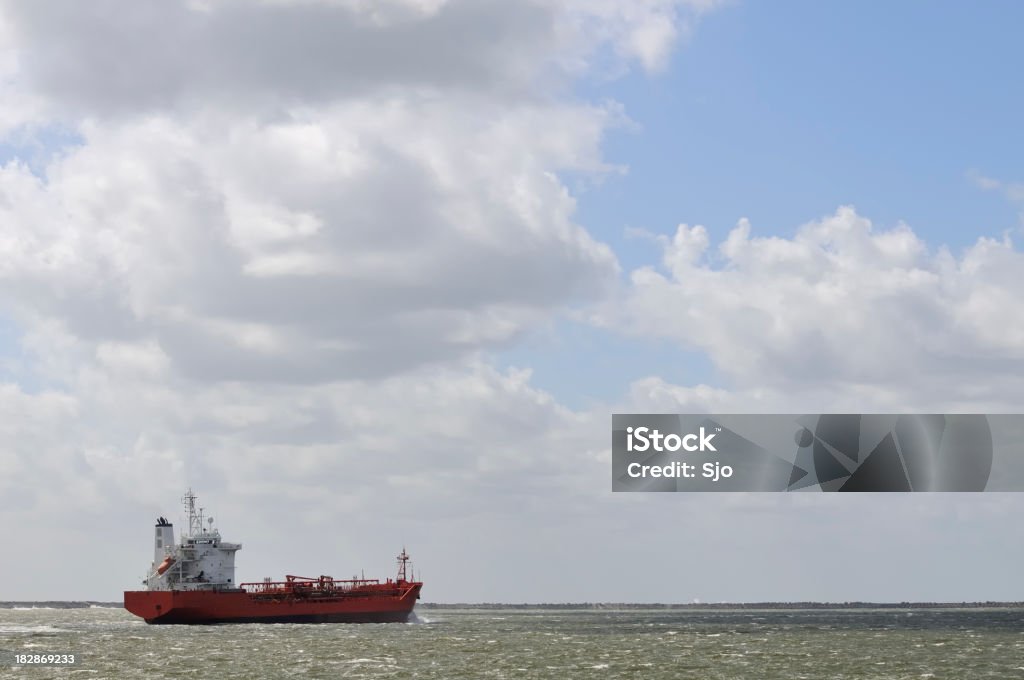 Fracht Schiff verlassen den Hafen - Lizenzfrei Anlegestelle Stock-Foto