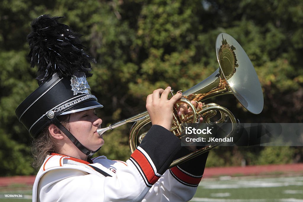 Banda de fanfarra/marcial estudante tocando Melofone - Foto de stock de Banda de Marcha royalty-free