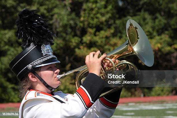 Foto de Banda De Fanfarramarcial Estudante Tocando Melofone e mais fotos de stock de Banda de Marcha